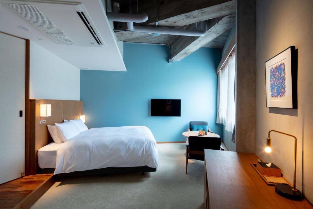 Postel nebo postele na pokoji v ubytování HOTEL AO Kanazawa