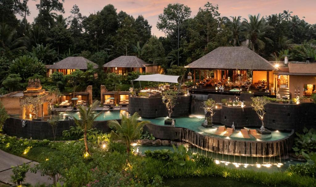 TOP 10 Mejores Hoteles de Lujo en Ubud, Bali 595881053