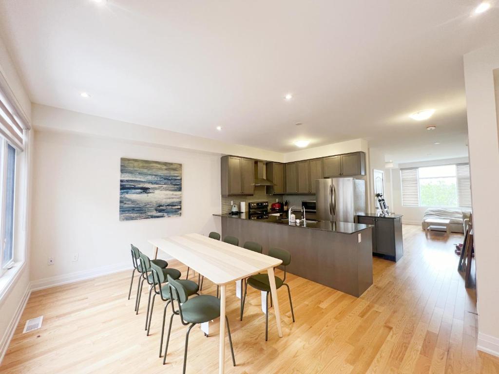 Stylish Home at Markham city TownCenter Hwy7&Warden unionville - Housity
