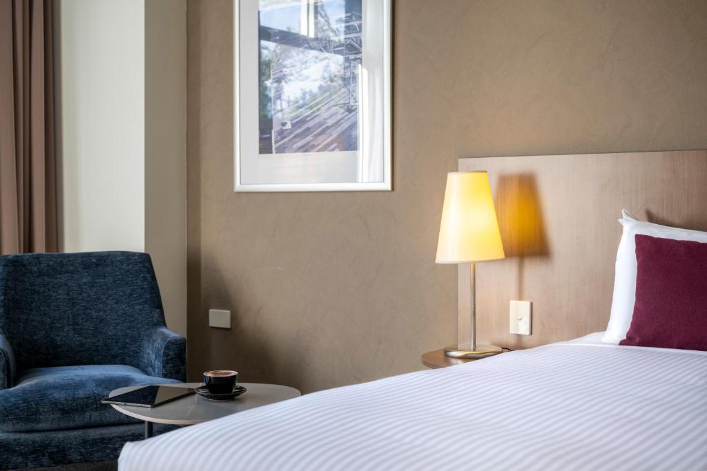 Postel nebo postele na pokoji v ubytování Hotel Urban St Leonards