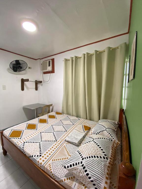 Postel nebo postele na pokoji v ubytování Em's Homestay