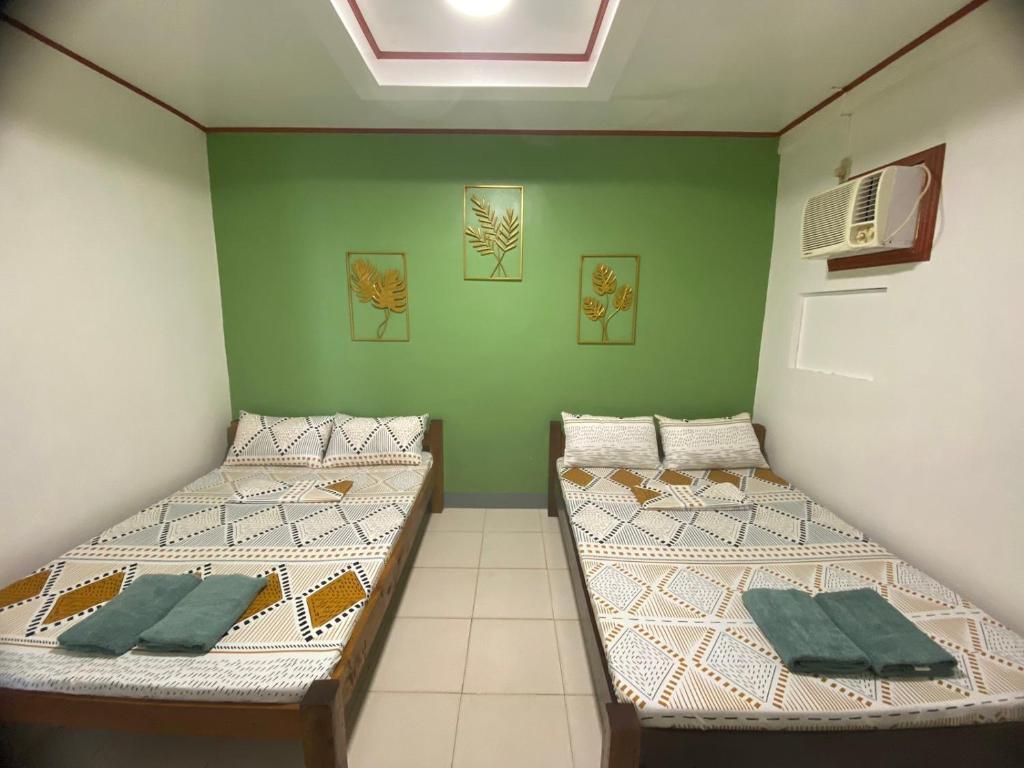 Postel nebo postele na pokoji v ubytování Em's Homestay