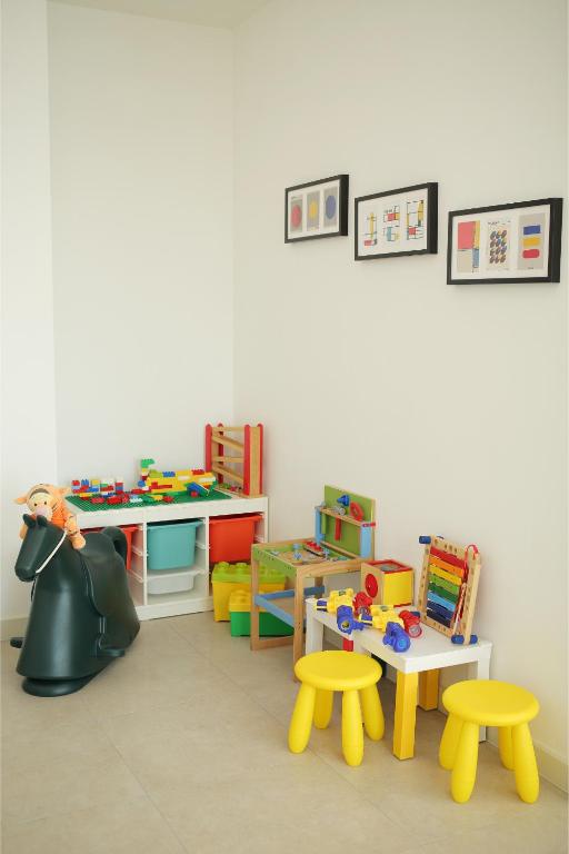 Dětský klub v ubytování Afiniti 2BR Sunlit Designer - 3 Min To Legoland