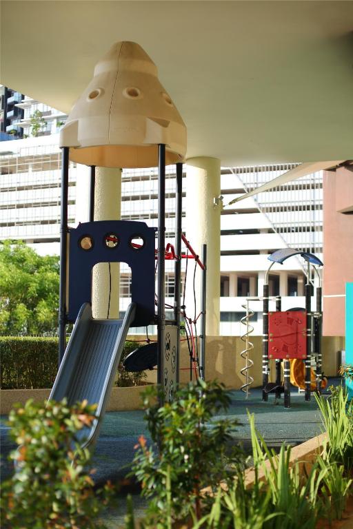 Herní místnost nebo prostor pro děti v ubytování Afiniti 2BR Sunlit Designer - 3 Min To Legoland