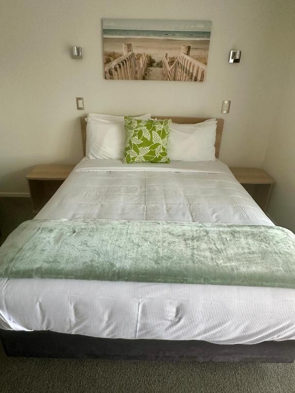 The Olive Motel - Resim 38