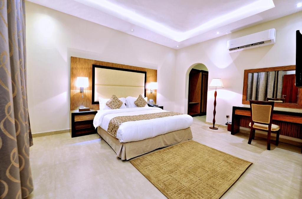 Luxury villas for rent - One-Bedroom Villa With Public Pool