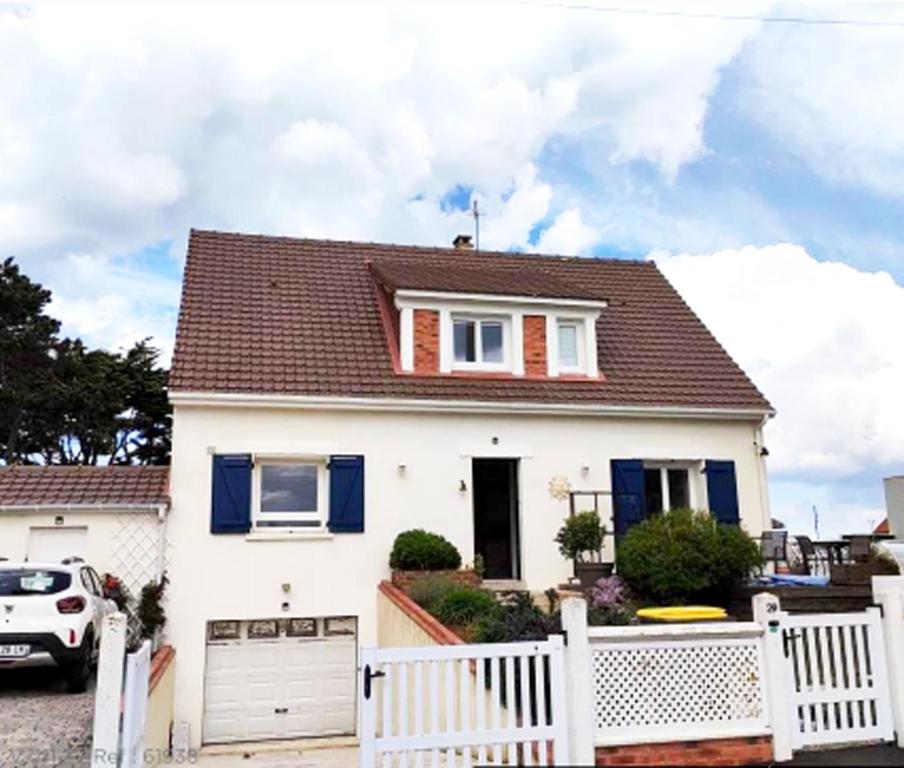 Chambres et piscine à Sword Beach-Colleville