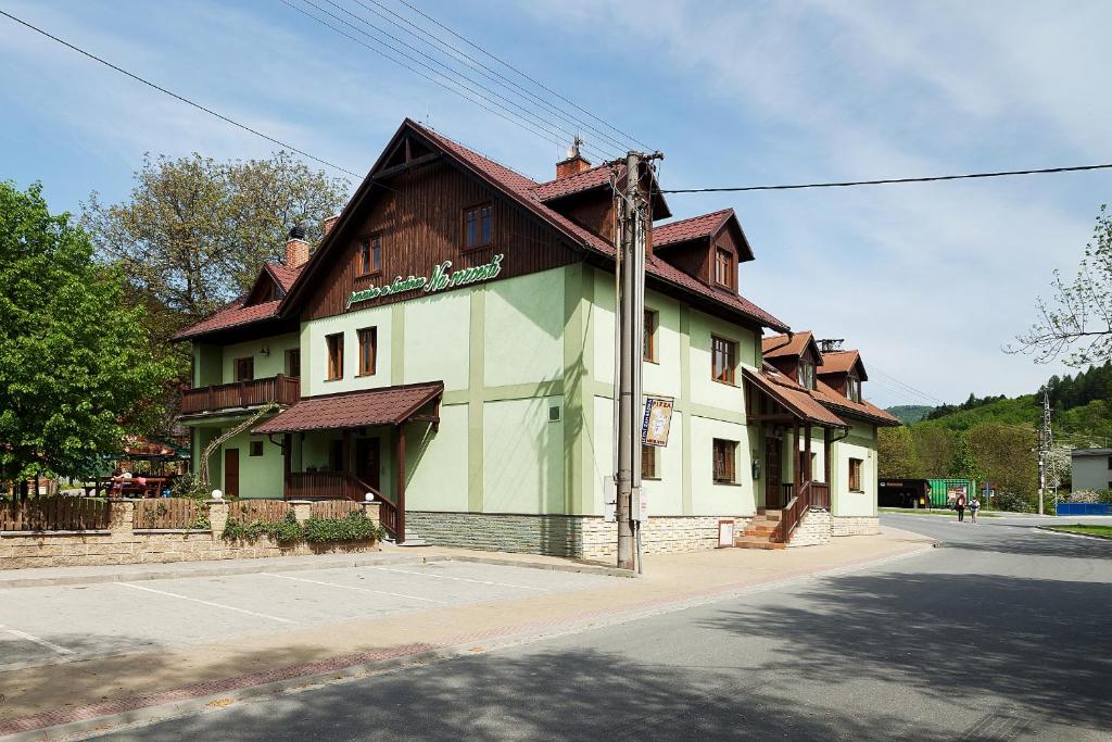 Budova, kde se penzion – hostinec nachází