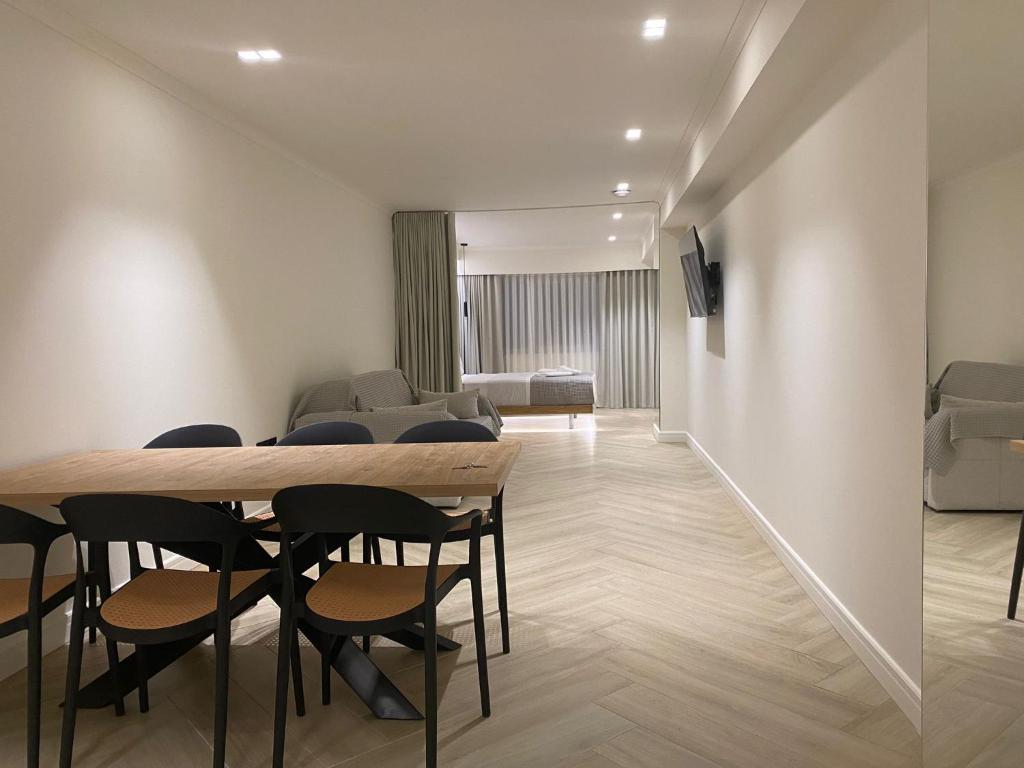 Triple A - Family hospitality Near Ermou - FREE Parking! - Resim 5