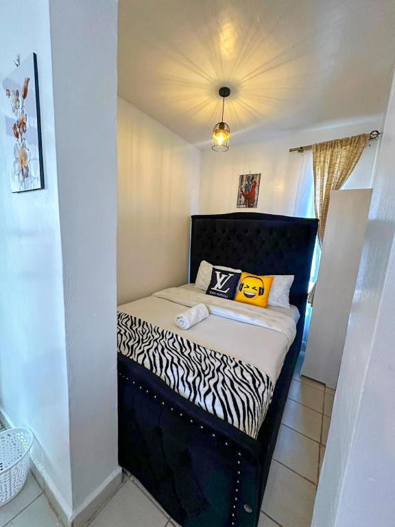 Postel nebo postele na pokoji v ubytování Classy Studio Apartment racecourse Gardens