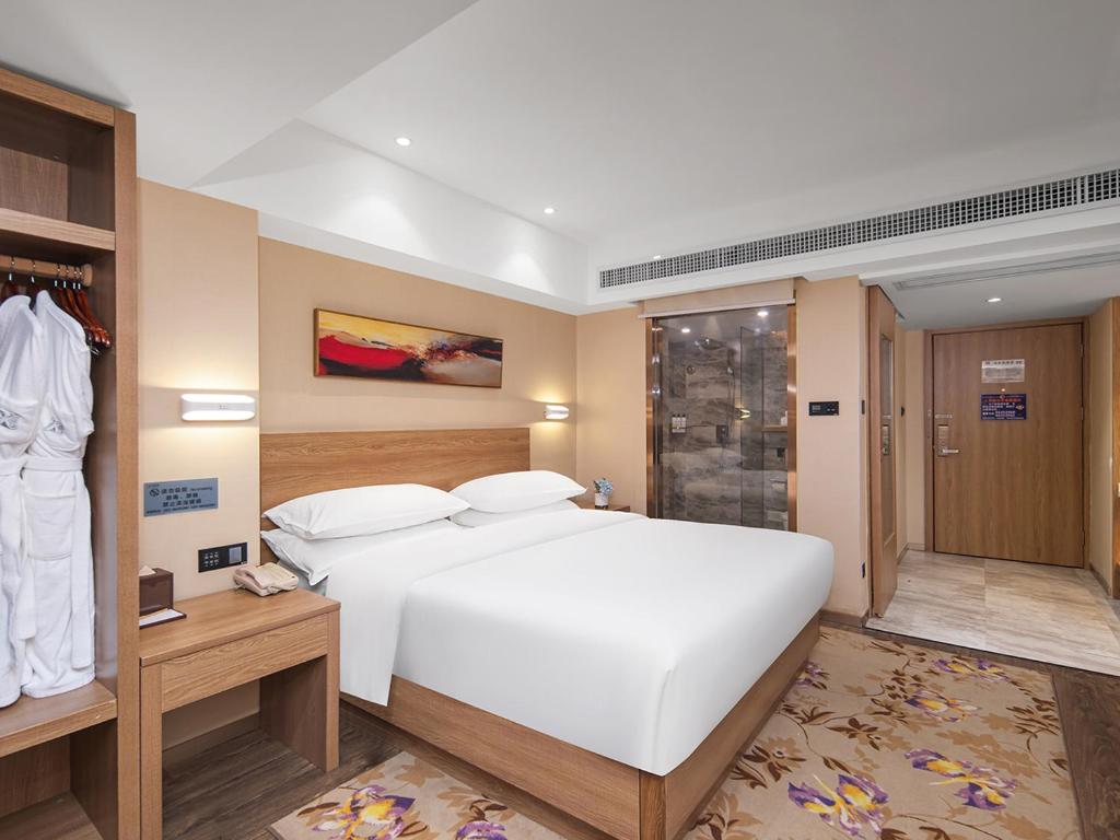 Postel nebo postele na pokoji v ubytování Guangzhou Baiyun Airport Renhe Cornet International Chain Hotel
