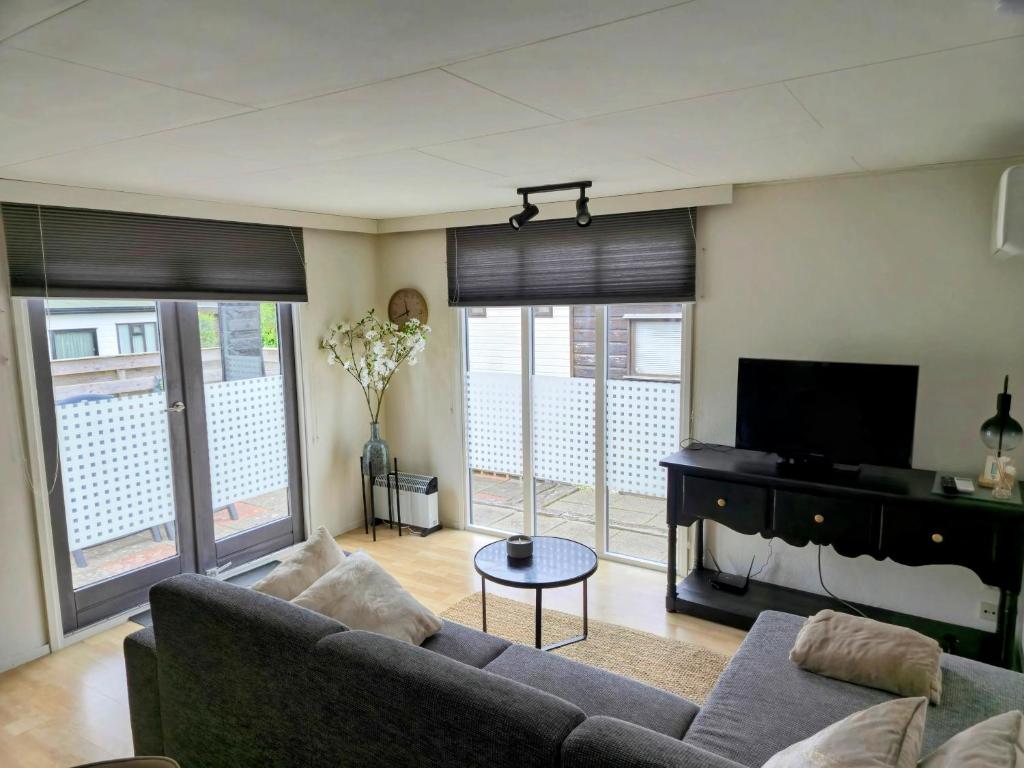 TV a/nebo společenská místnost v ubytování Chalet V31