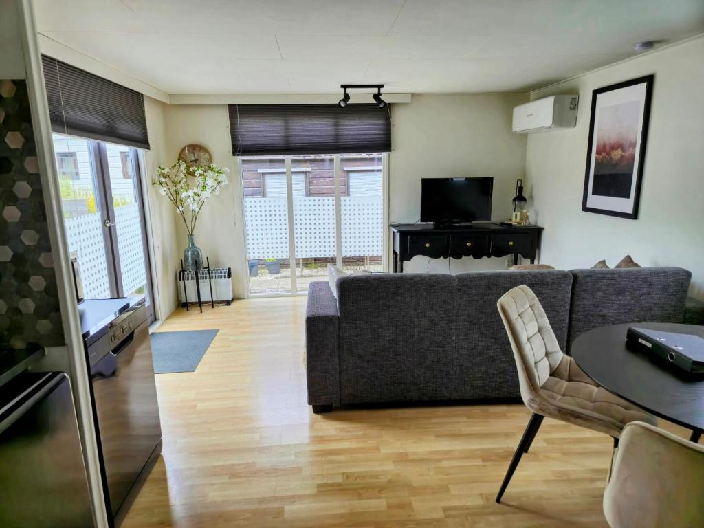 TV a/nebo společenská místnost v ubytování Chalet V31