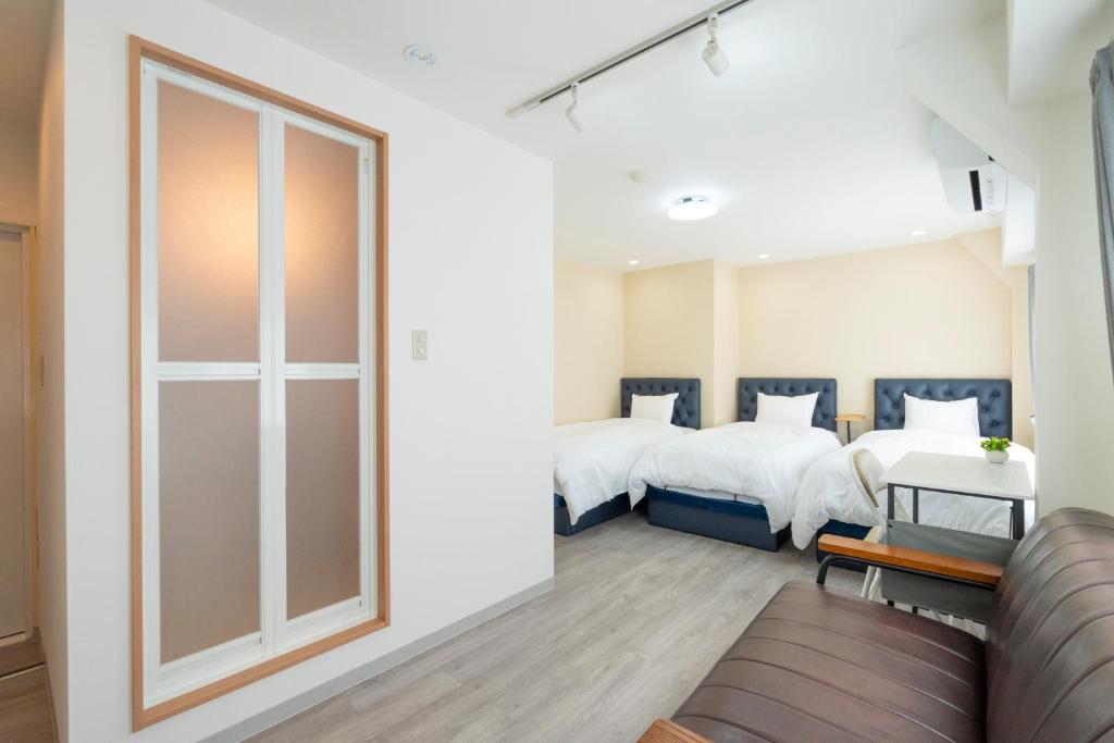 Postel nebo postele na pokoji v ubytování Kyoto Waka Hotel