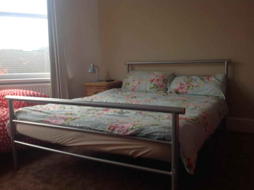 Clift Guest House - Large Triple Room With Shared Bathroom
