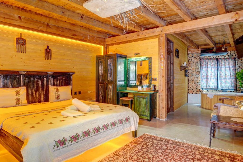 Postel nebo postele na pokoji v ubytování Aşk-ı Nare Cave Hotel - Swimming Pool & SPA