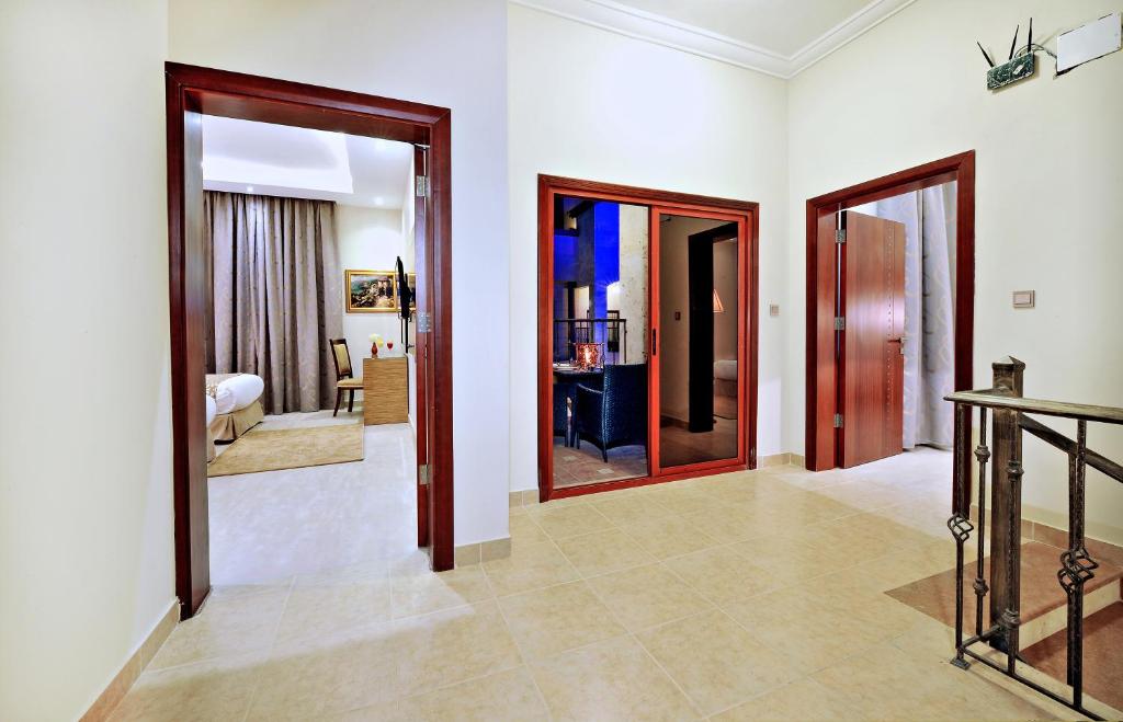 Luxury villas for rent - Three-Bedroom Villa With Public Pool