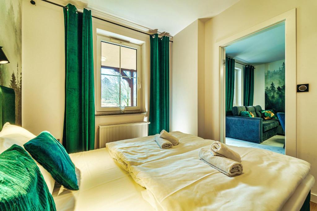 Posteľ alebo postele v izbe v ubytovaní Turmalin K2 - Apartament Rodzinny - Prywatna SAUNA
