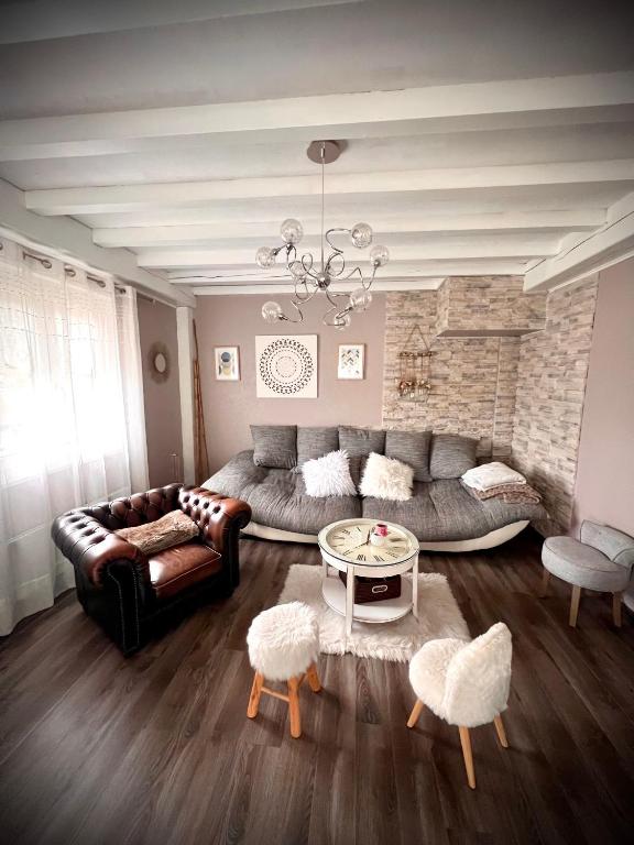 a living room with a couch and a table at Ô Nid Douillet in Ornans