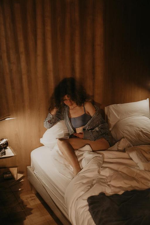 Voodi või voodid majutusasutuse Bleu Minuit La Source toas