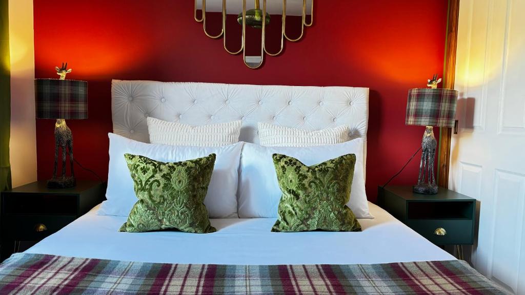 A bed or beds in a room at Scotland Live Cosy Guest Room in Tobermory