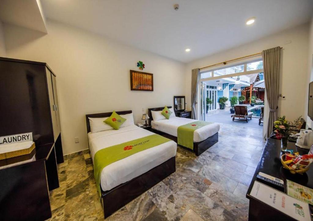 Postel nebo postele na pokoji v ubytování Lucky Leaf Hoian Villa