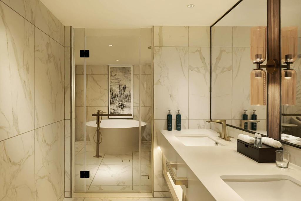 Koupelna v ubytování Hilton Kuching Hotel