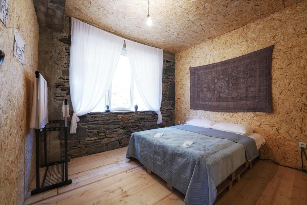 Postel nebo postele na pokoji v ubytování Agra Ushguli