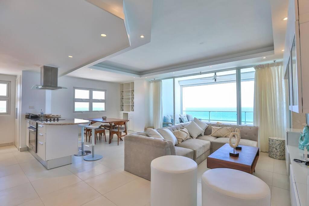 Marbella Juan Dolio Beachfront的休息区