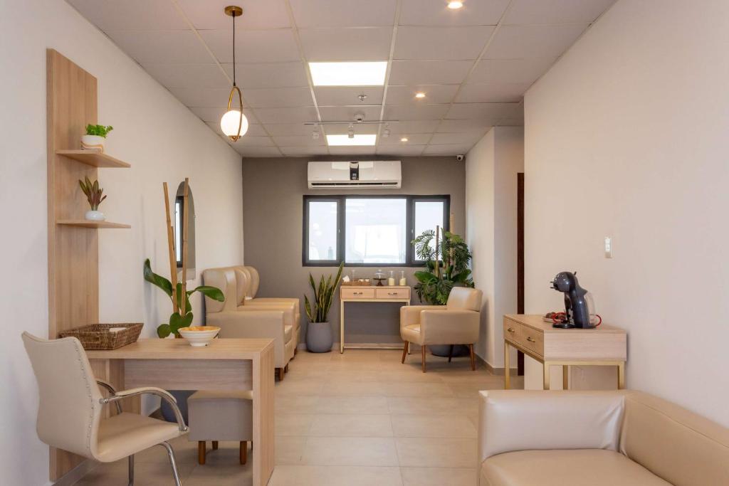 Uma área de estar em Tryp by Wyndham Asuncion