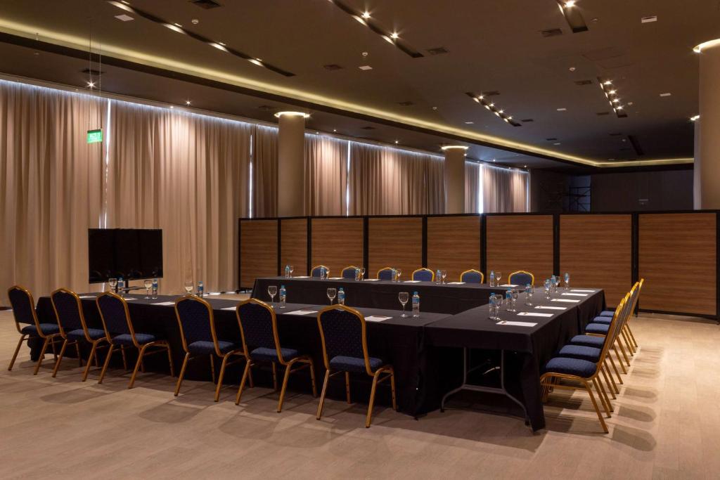 A área empresarial e/ ou a sala de conferências de Tryp by Wyndham Asuncion