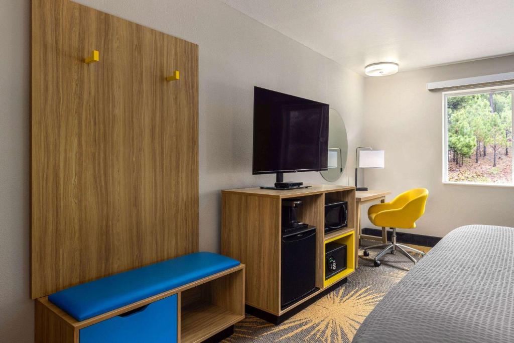 TV a/nebo společenská místnost v ubytování Days Inn by Wyndham Williams