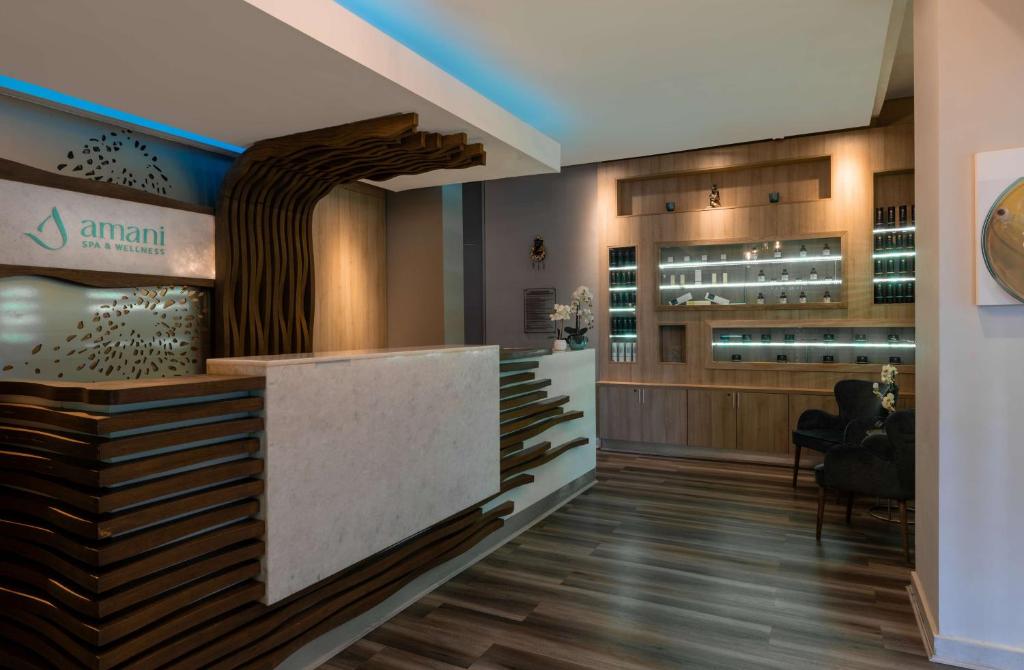 Ο χώρος του λόμπι ή της ρεσεψιόν στο Radisson Blu Lagos Ikeja