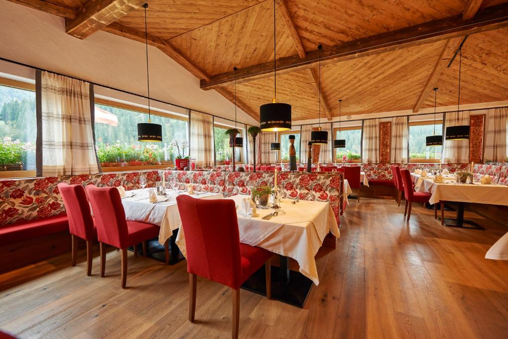 TV a/nebo společenská místnost v ubytování Hotel Alpenblume