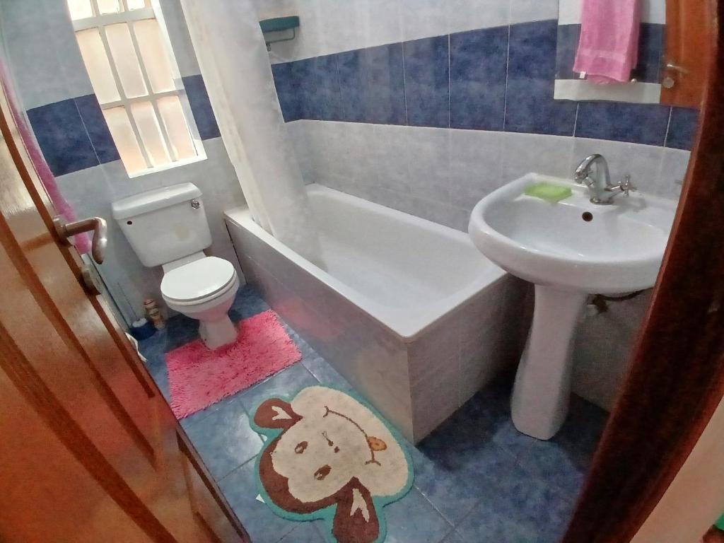 Koupelna v ubytování Spacious Ensuite Room Lavington