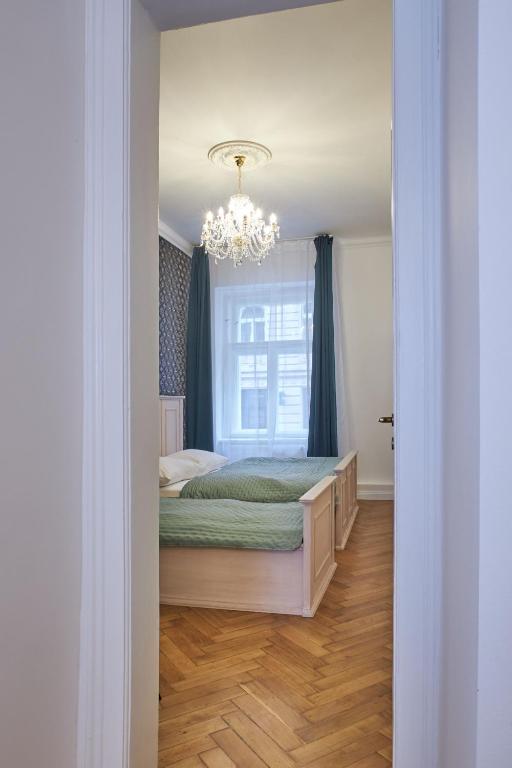 National Theatre Elegance Residence - 11