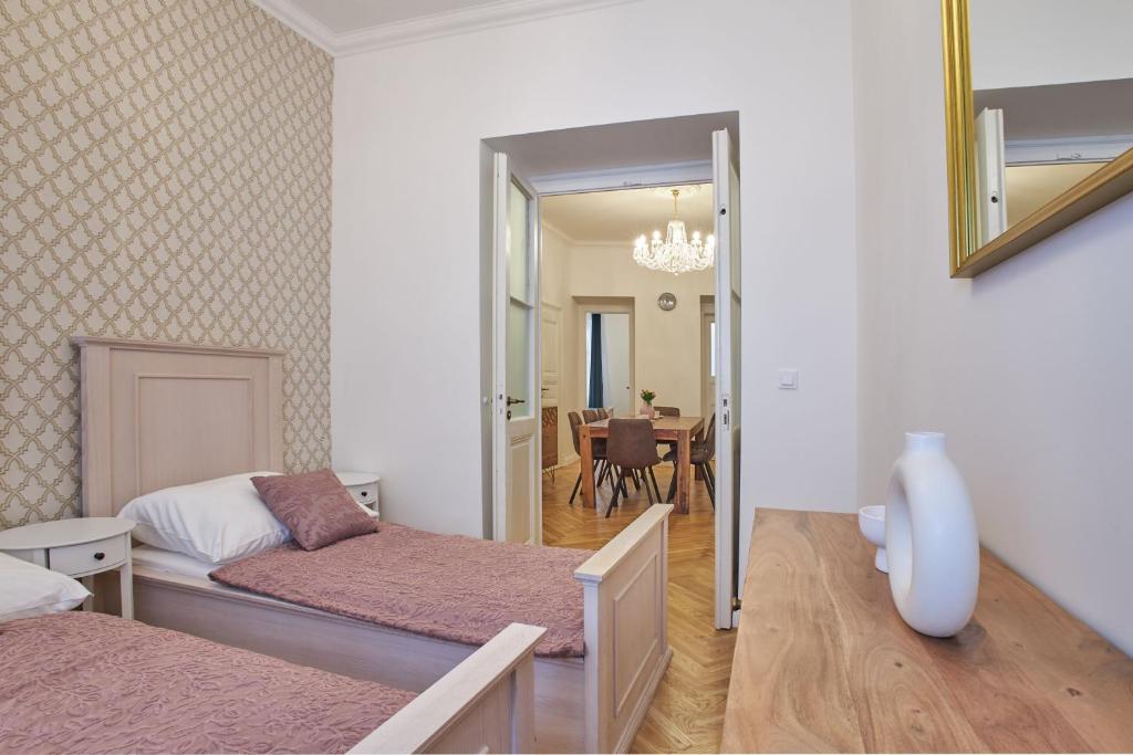 National Theatre Elegance Residence - 18