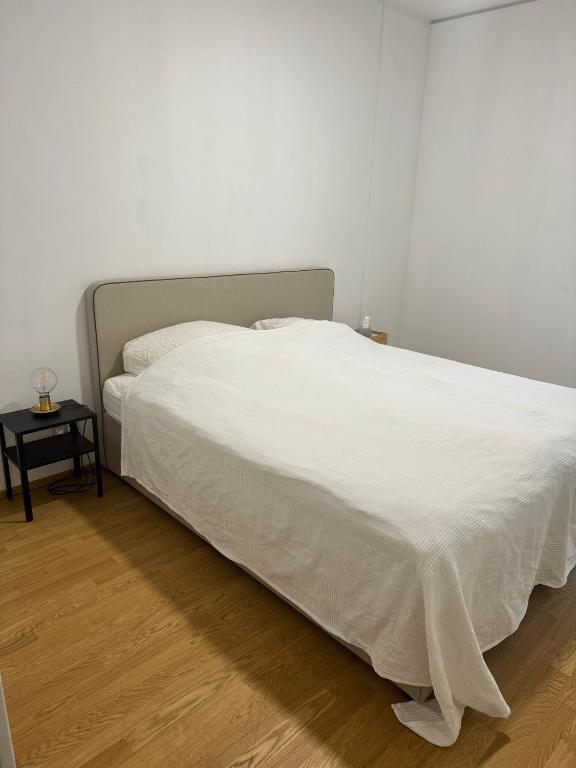 Postel nebo postele na pokoji v ubytování Skyline Suite - schick über Wien