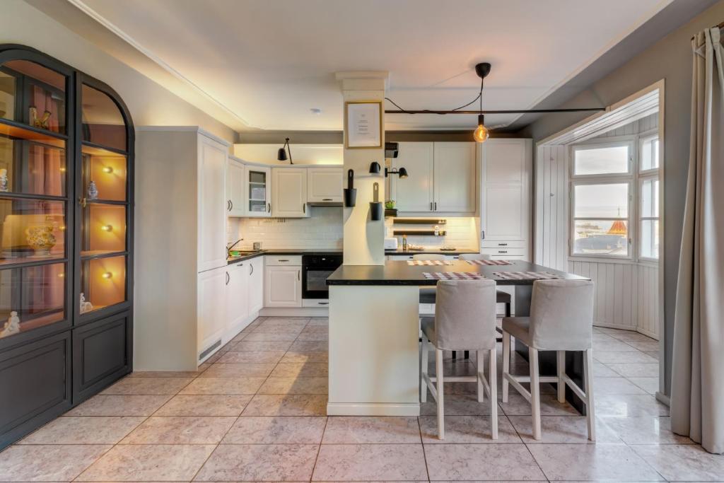 A kitchen or kitchenette at DONATICOEUR Residence