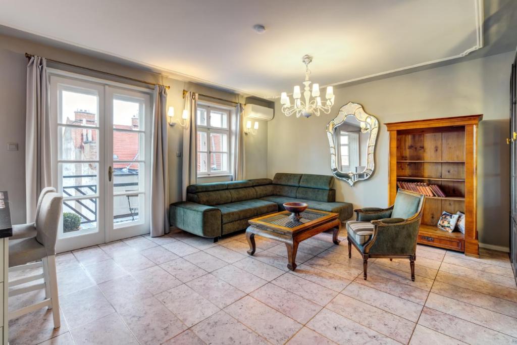 A seating area at DONATICOEUR Residence