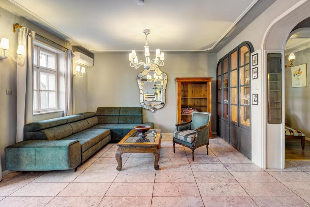 A seating area at DONATICOEUR Residence