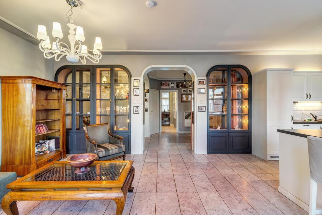 A seating area at DONATICOEUR Residence