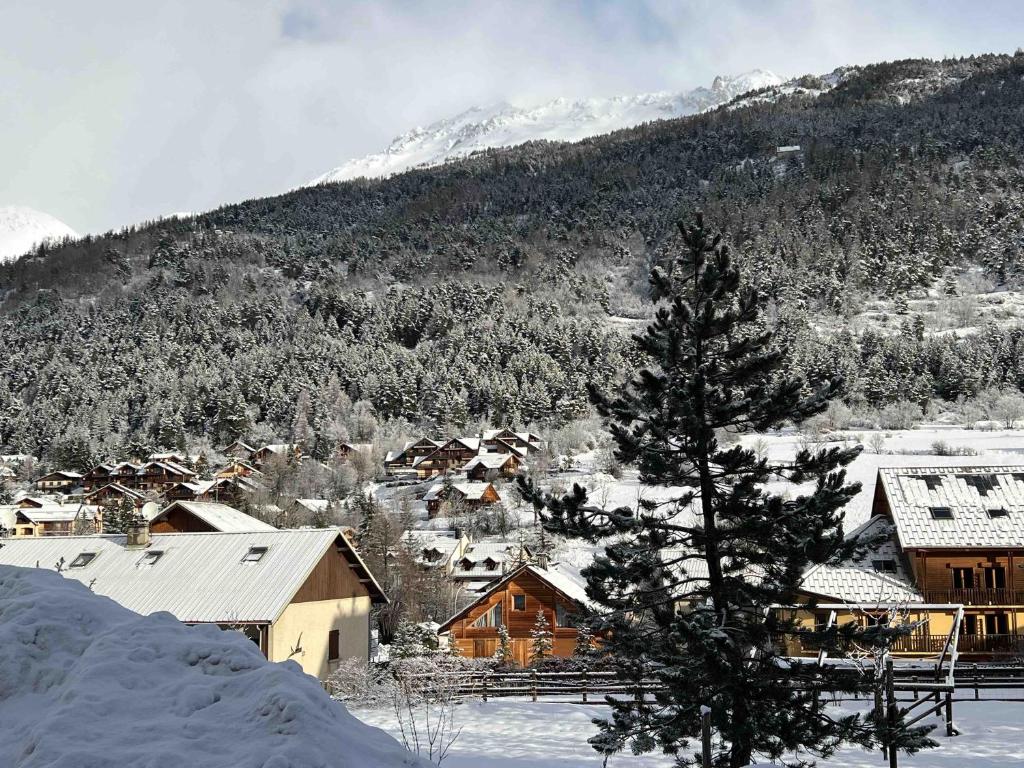 Photo de la galerie de l'établissement Studio Douillet Aigle Noir, à La Salle Les Alpes