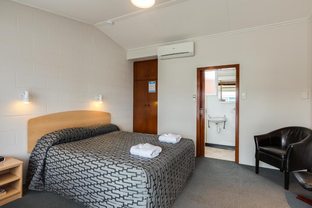 Postel nebo postele na pokoji v ubytování Ocean Beach Hotel