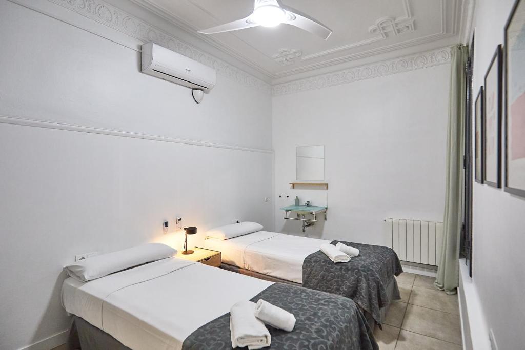 Posteľ alebo postele v izbe v ubytovaní Ella Hostel Gran Vía