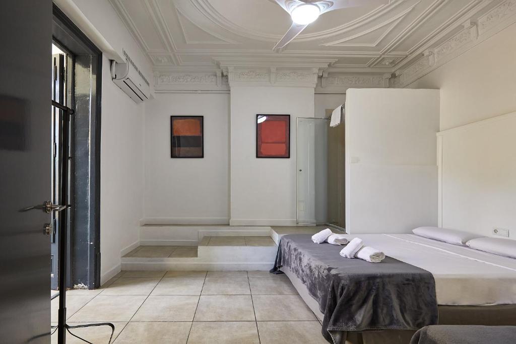 Posteľ alebo postele v izbe v ubytovaní Ella Hostel Gran Vía