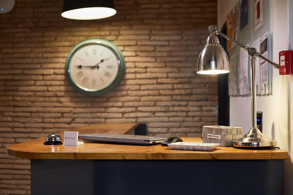 Kuchyňa alebo kuchynka v ubytovaní Ella Hostel Gran Vía