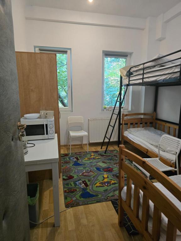 Postel nebo postele na pokoji v ubytování Hostel w Zielonce