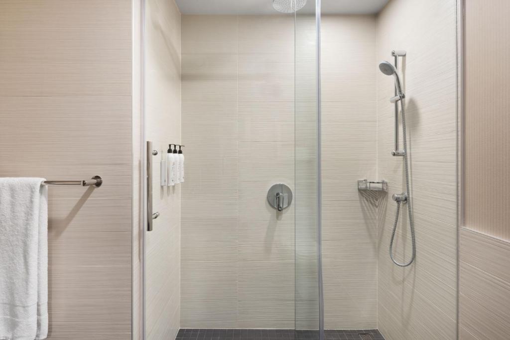 Delta Hotels by Marriott Edmonton Centre Suites - Resim 30