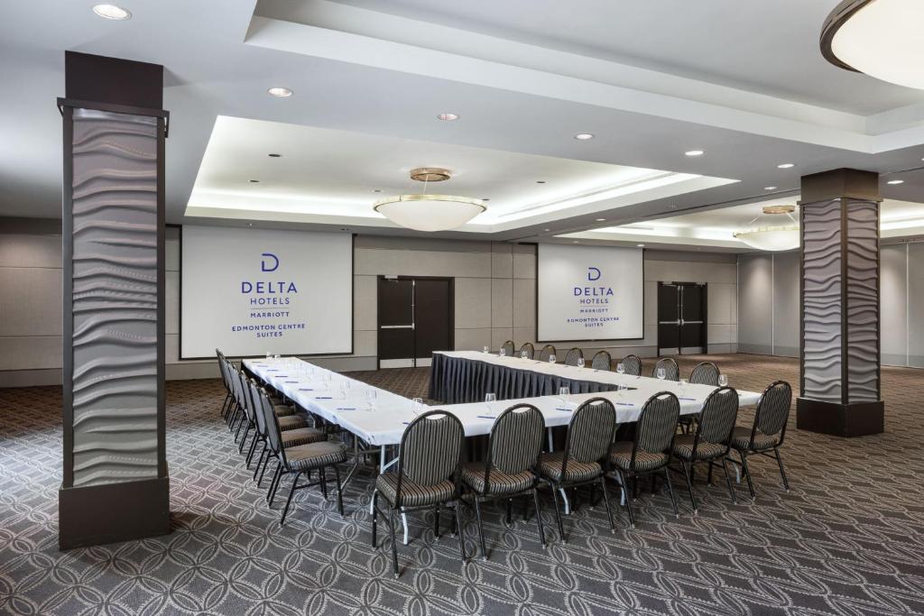 Delta Hotels by Marriott Edmonton Centre Suites - Resim 45
